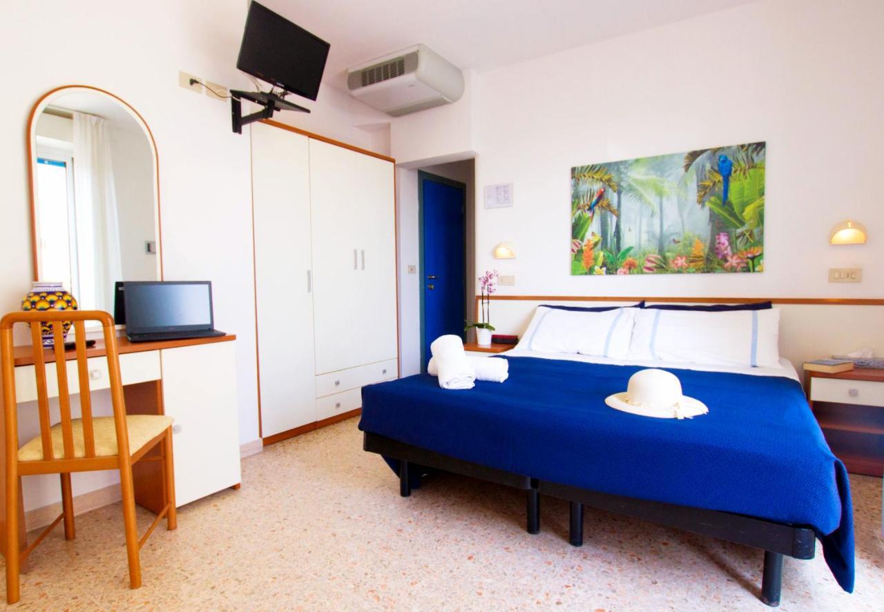 Hotel Adria B&B - Colazione Fino Alle 12 Misano Adriatico Exterior photo