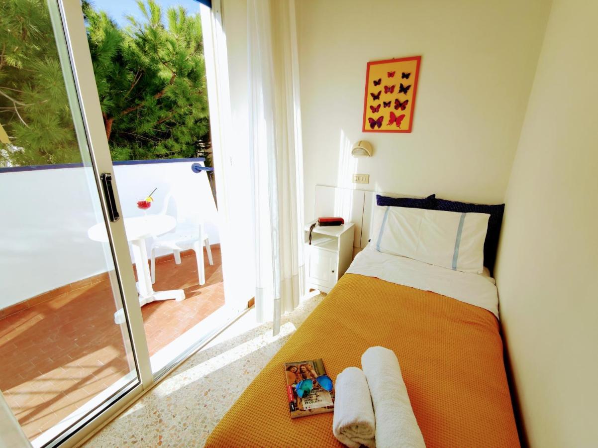 Hotel Adria B&B - Colazione Fino Alle 12 Misano Adriatico Exterior photo