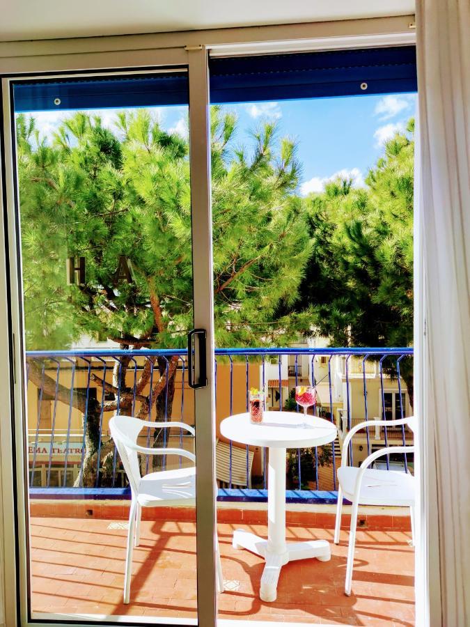Hotel Adria B&B - Colazione Fino Alle 12 Misano Adriatico Exterior photo
