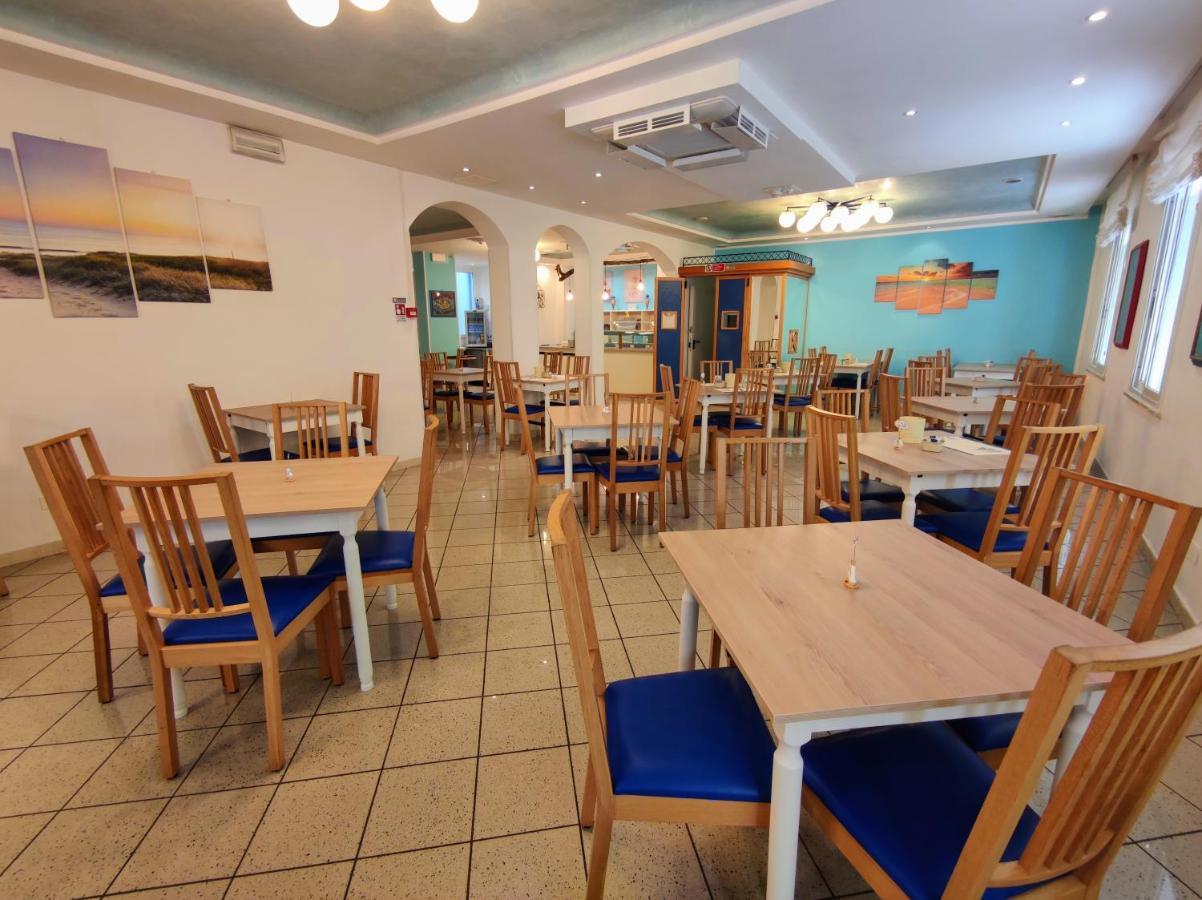 Hotel Adria B&B - Colazione Fino Alle 12 Misano Adriatico Exterior photo