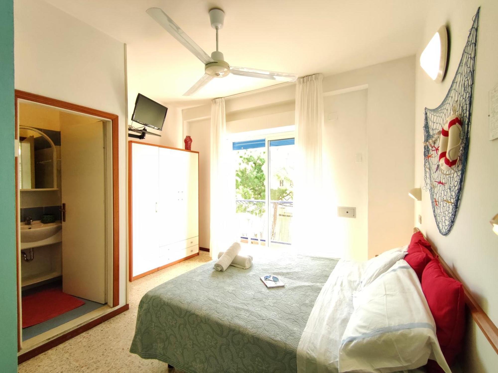 Hotel Adria B&B - Colazione Fino Alle 12 Misano Adriatico Room photo